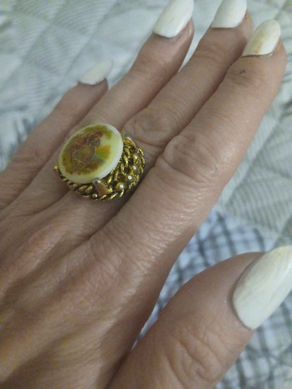 Vintage Gold Tone Metal Enamel Floral Statement Ring Size 7.5–8